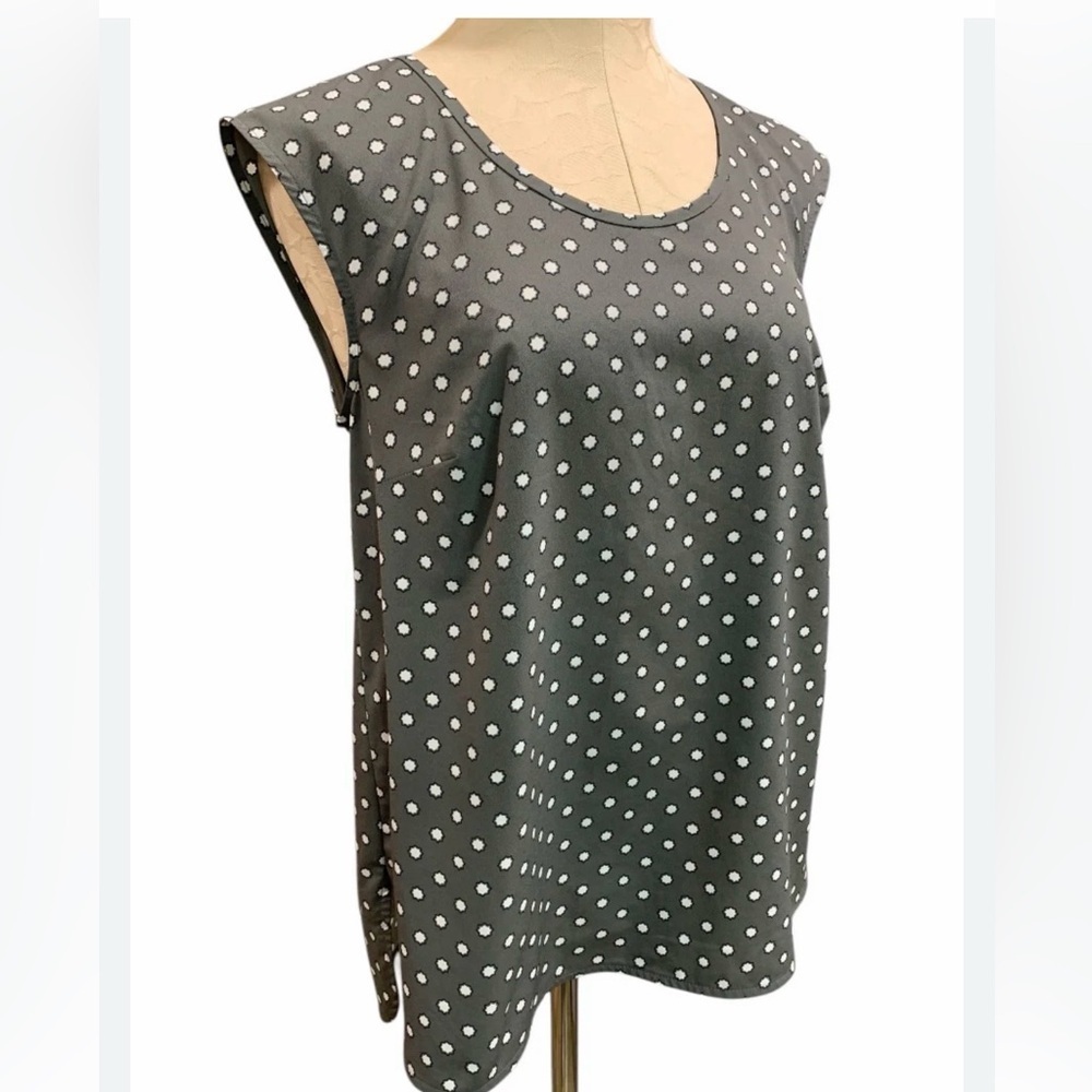Menora Grey Polka Dot Tank Size Large. Length 28in, p2p 19in